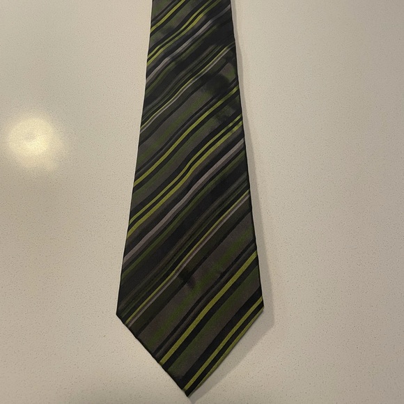 Bacharach silk tie made in Italy 60” x 3.5” - Picture 2 of 2